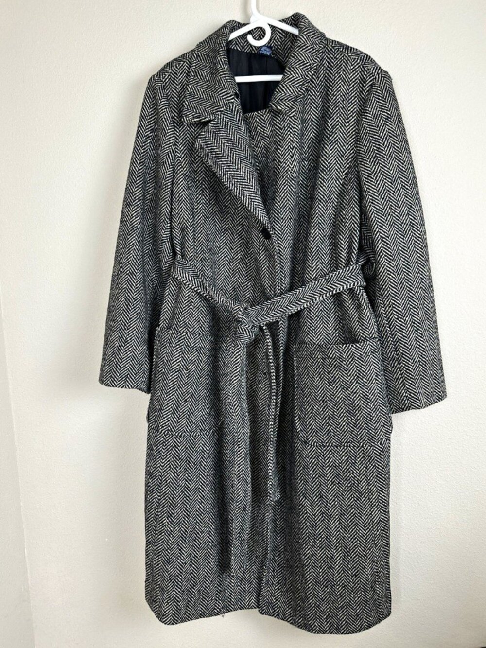 Venezia Women’s Plus Size 22/24 Black White 100% Wool Herringbone Belted Coat